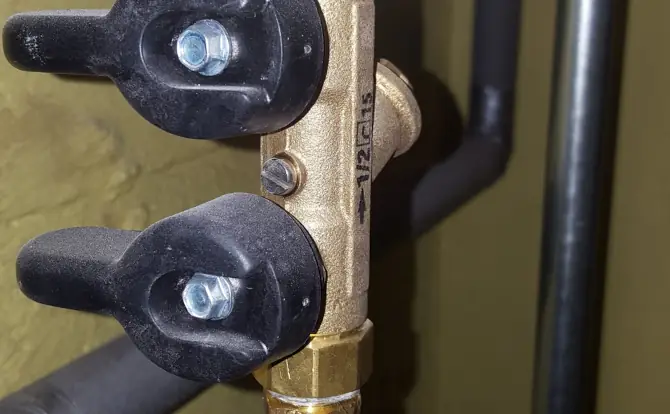 WC-istuimen täyttöventtiili